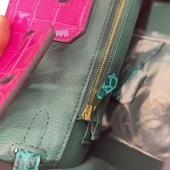 Genuine Leather Color Croc Pattern Handbag with 25cm - Picture 7 of 9